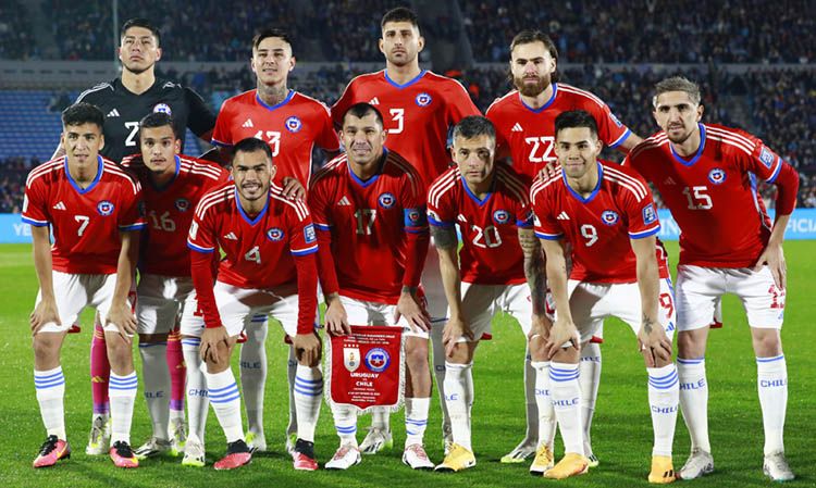 Bielsa debutó en Uruguay y derrotó a Chile en su primer partido en